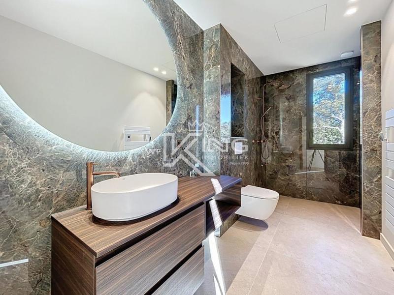 Villa - 242 m² - 7 pièces