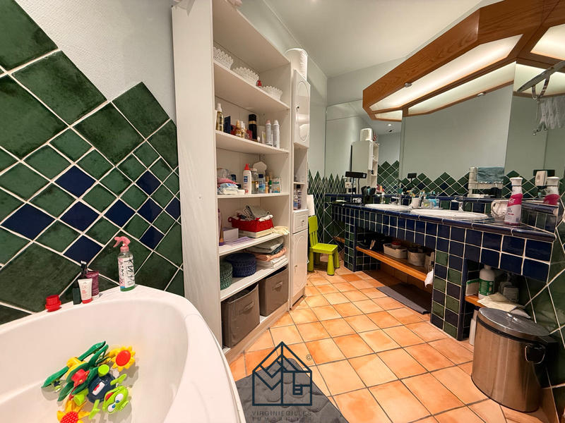 Maison - 361 m² - 10 pièces