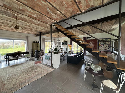 Maison - 257 m² - 5 pièces