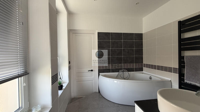 Maison - 306 m² - 10 pièces