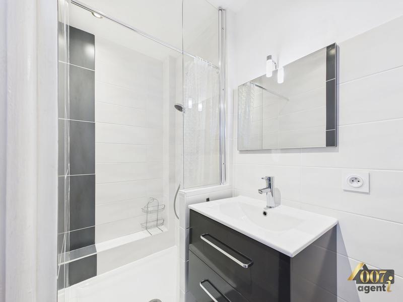 Maison - 121 m² - 8 pièces