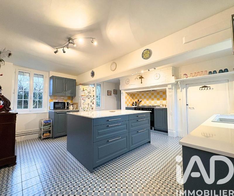 Maison - 305 m² - 8 pièces