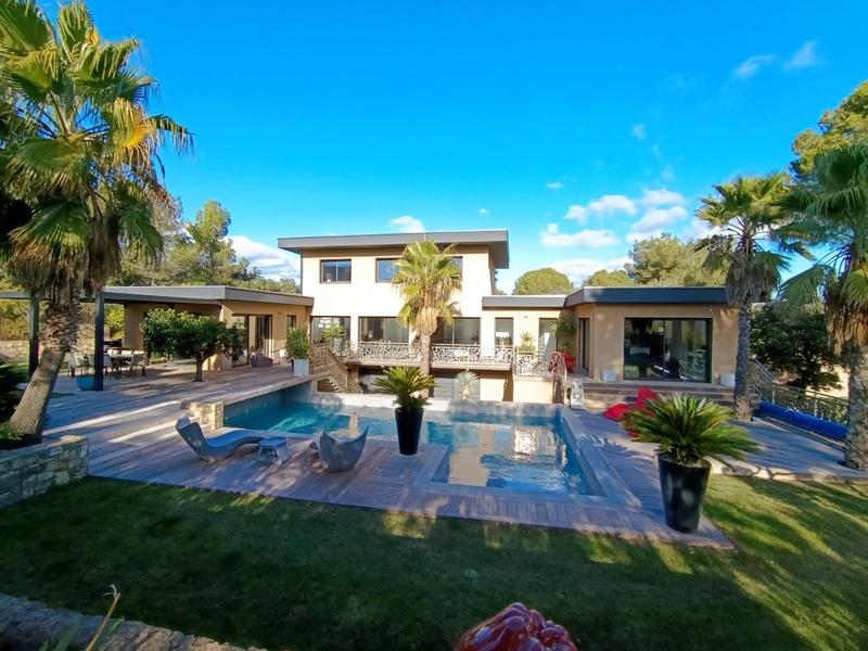 Villa - 270 m² - 10 pièces