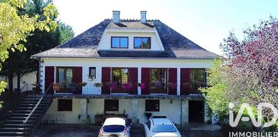 Maison - 180 m² - 9 pièces