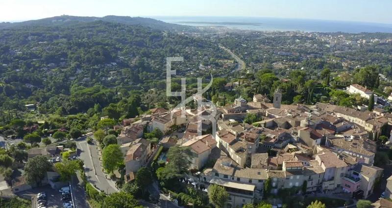 Maison - 470 m² - 7 pièces