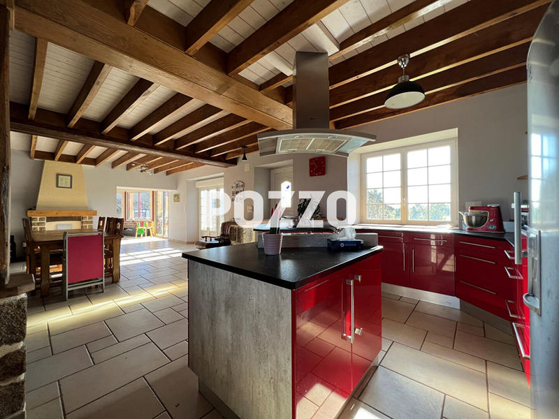 Maison - 202 m² - 6 pièces