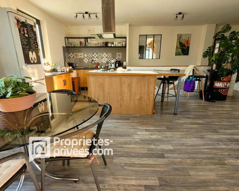 Maison - 210 m² - 9 pièces