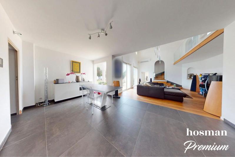 Maison - 298 m² - 8 pièces