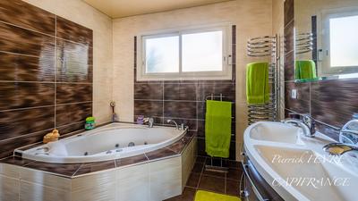 Maison - 237 m² - 8 pièces