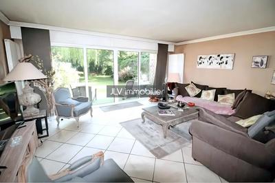 Maison - 258 m² - 11 pièces