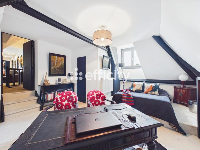 Demeure - 390 m² - 9 pièces