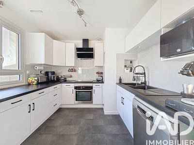 Maison - 92 m² - 5 pièces