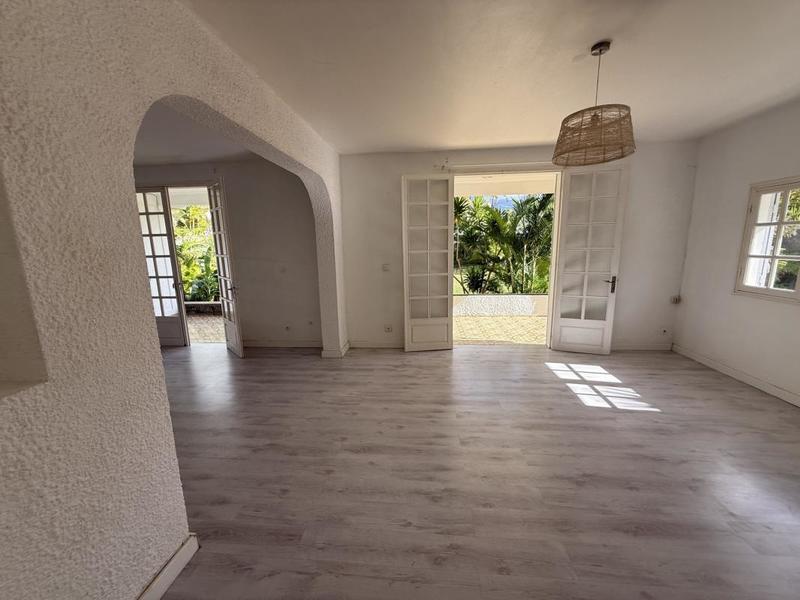 Maison - 202 m² - 7 pièces