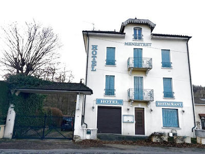 Maison - 260 m² - 11 pièces