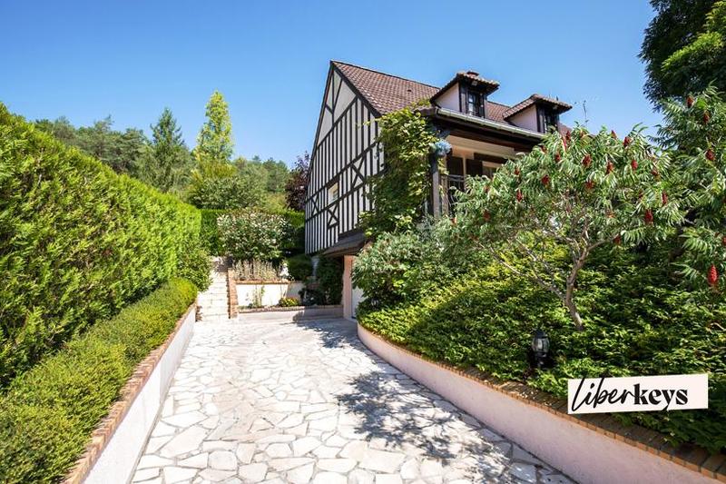 Maison - 215 m² - 8 pièces