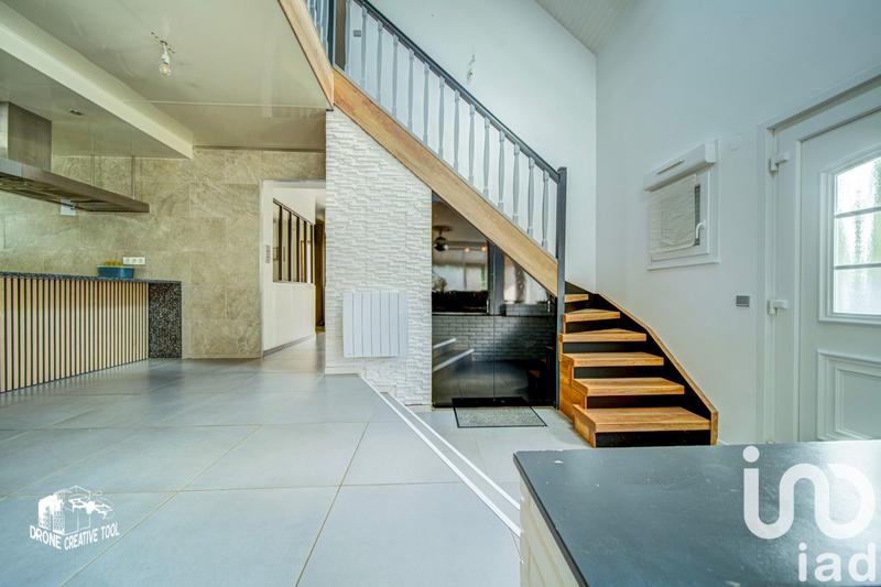 Maison - 230 m² - 7 pièces