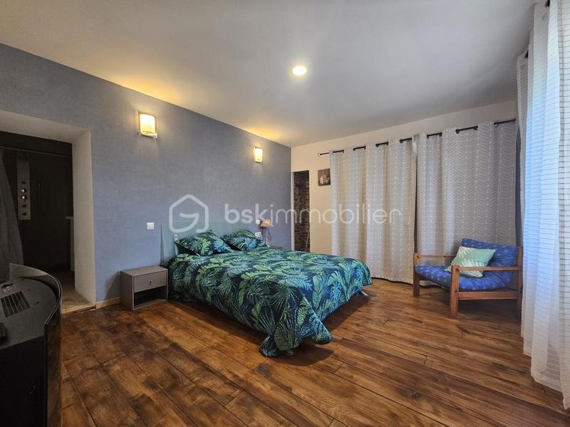 Propriété - 326 m² - 9 pièces