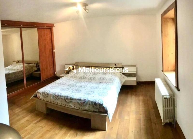 Corps de ferme - 250 m² - 7 pièces