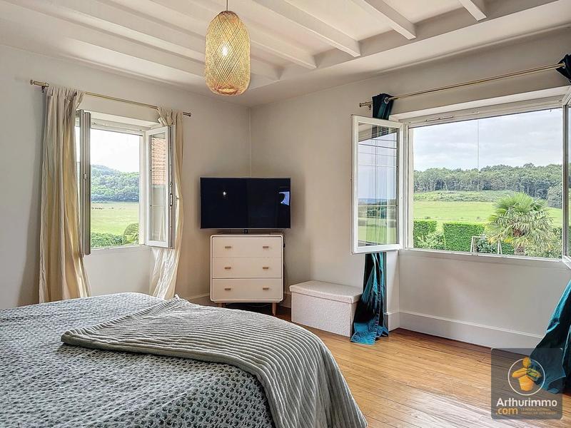 Maison - 210 m² - 6 pièces