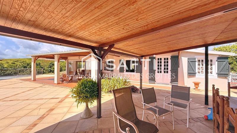 Maison - 221 m² - 7 pièces