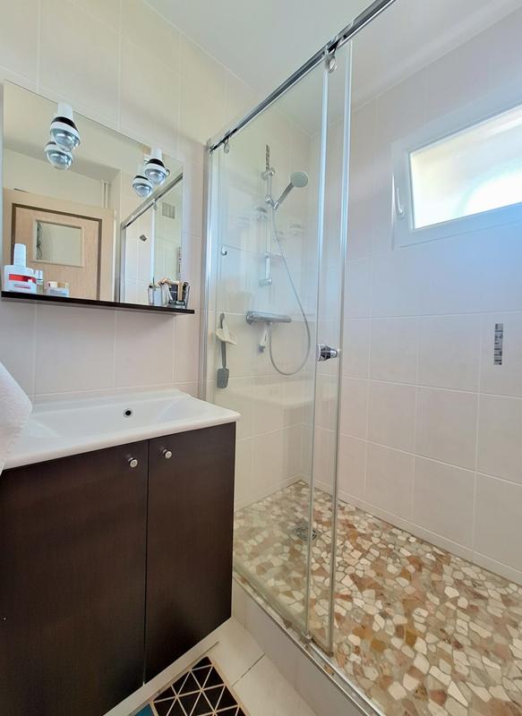 Appartement - 97 m² - 6 pièces