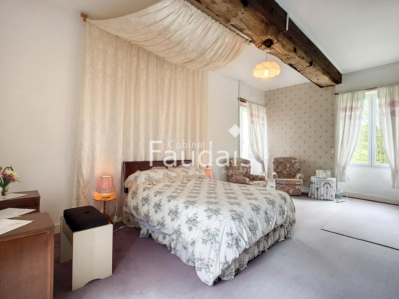 Propriété - 426 m² - 10 pièces