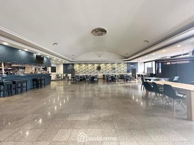Local commercial - 372 m² - 8 pièces