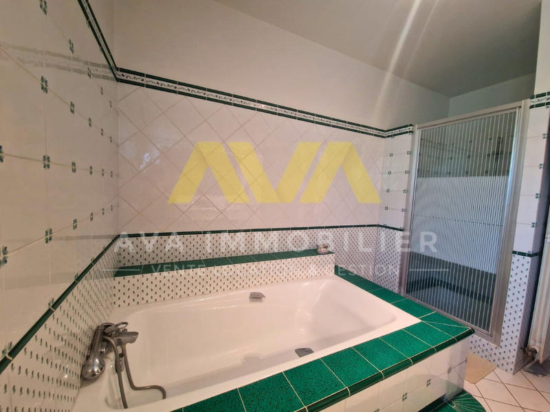 Maison - 300 m² - 9 pièces