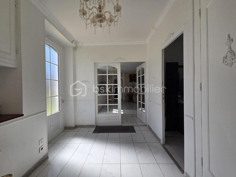 Propriété - 245 m² - 7 pièces