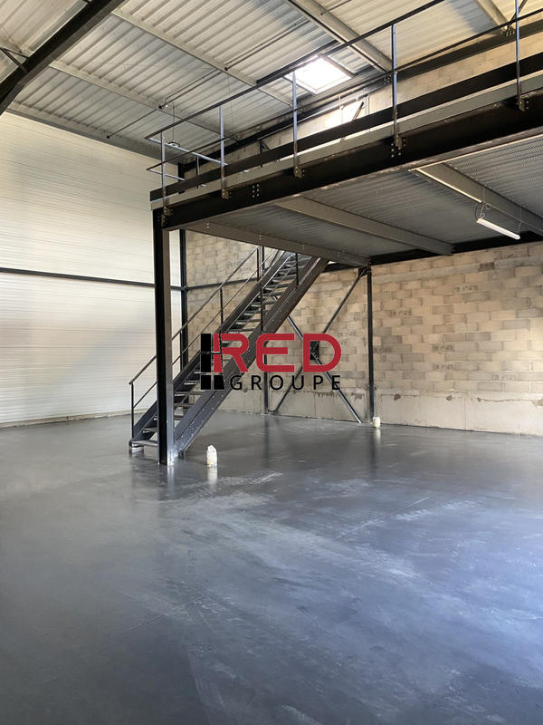 Entrepôt - 319 m²