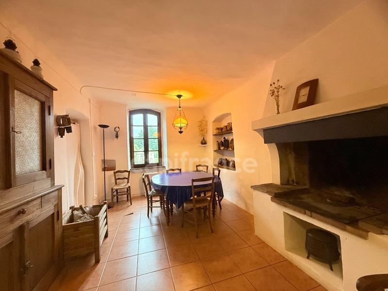 Maison - 185 m² - 9 pièces