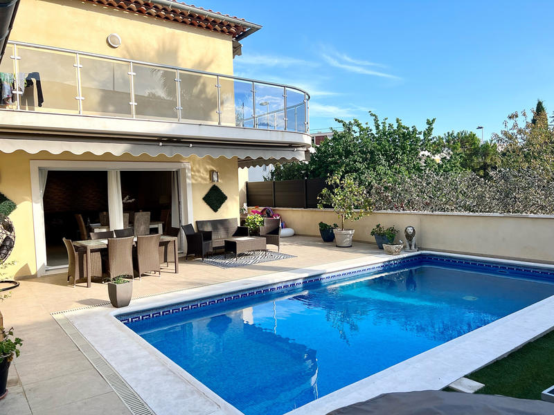 Villa - 220 m² - 7 pièces