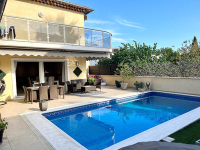 Villa - 220 m² - 7 pièces