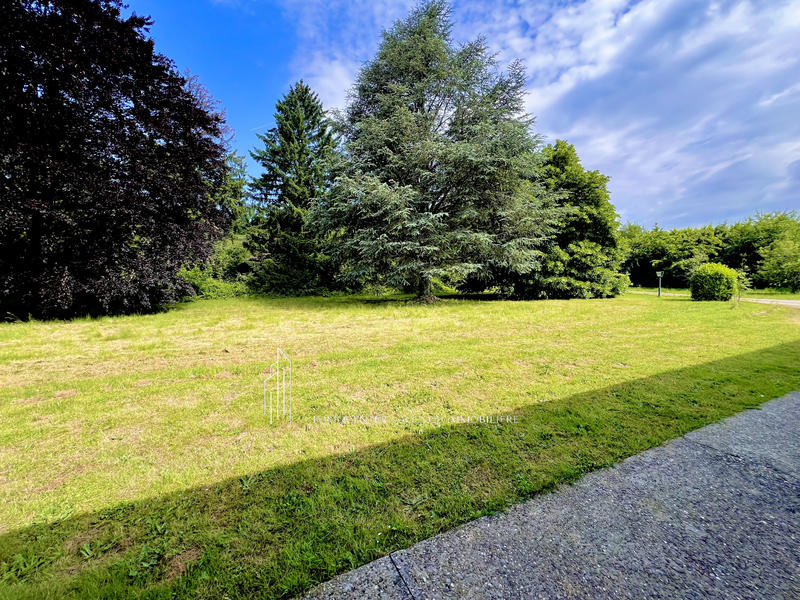 Propriété - 242 m² - 6 pièces