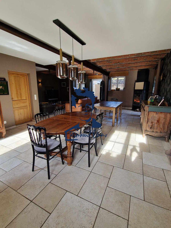 Maison - 377 m² - 12 pièces