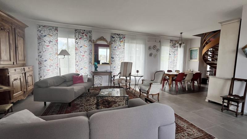 Appartement - 155 m² - 5 pièces