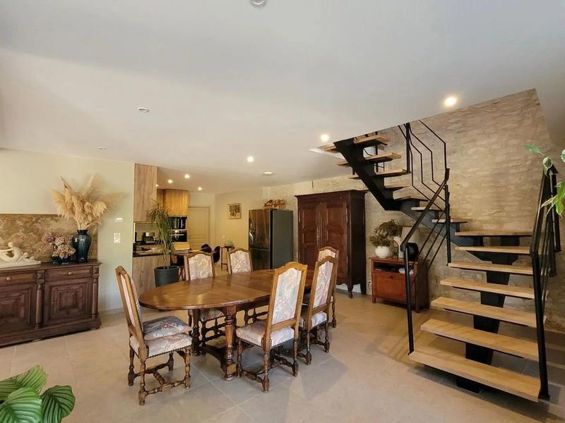 Propriété - 237 m² - 8 pièces