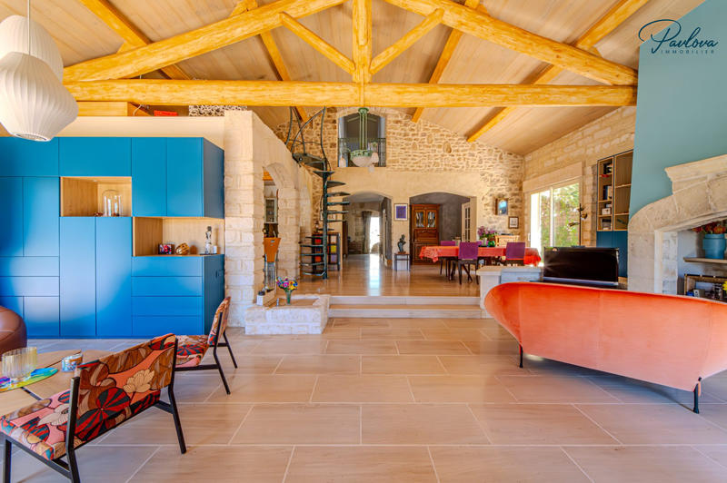 Maison traditionnelle - 280 m² - 6 pièces