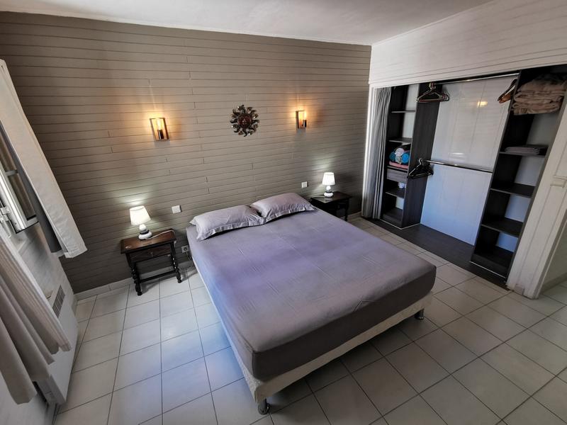 Maison - 225 m² - 8 pièces