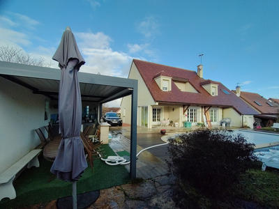 Maison - 178 m² - 9 pièces