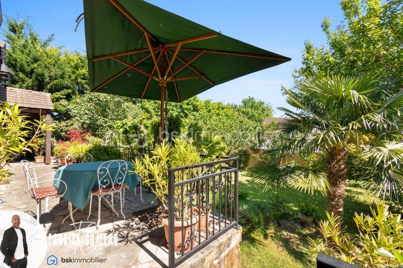 Maison - 212 m² - 8 pièces