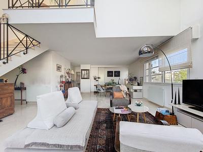 Duplex - 142 m² - 4 pièces