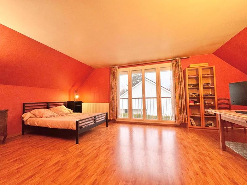 Maison - 220 m² - 6 pièces