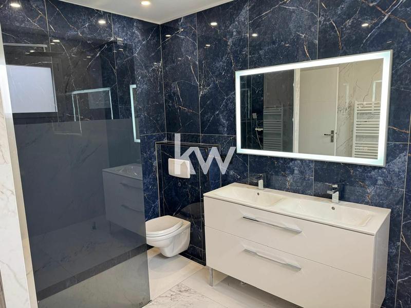 Maison - 200 m² - 8 pièces