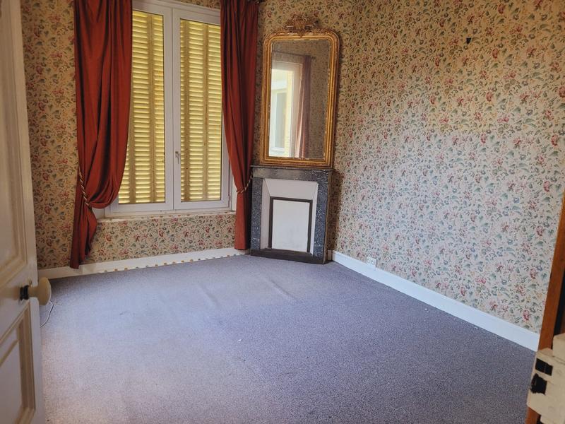 Château - 1 327 m² - 50 pièces