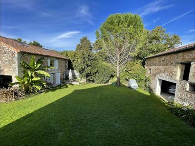 Propriété - 162 m² - 6 pièces