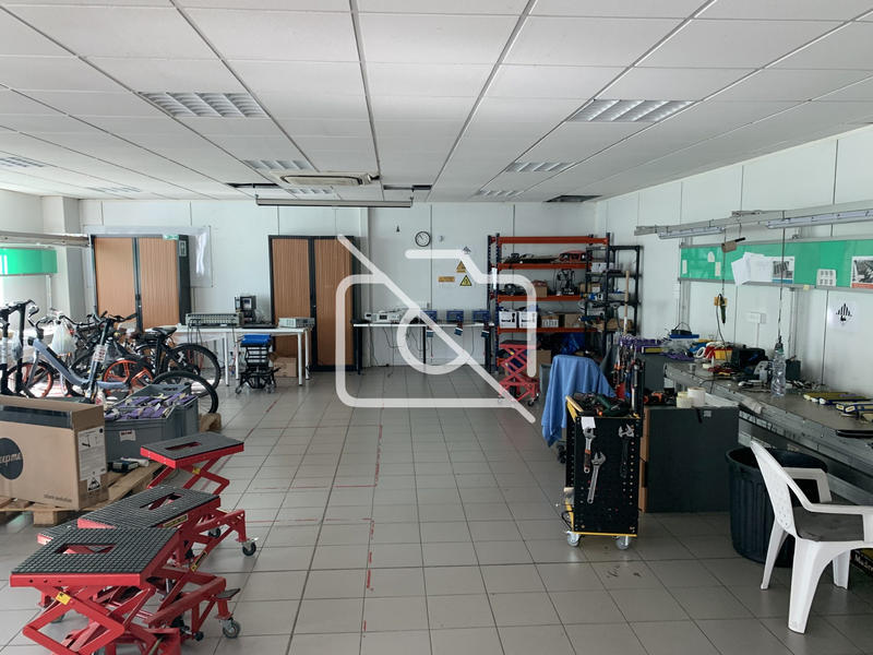 Entrepôt - 4 415 m²