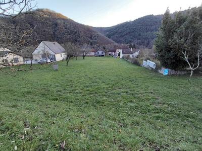 Terrain constructible - 1 898 m²