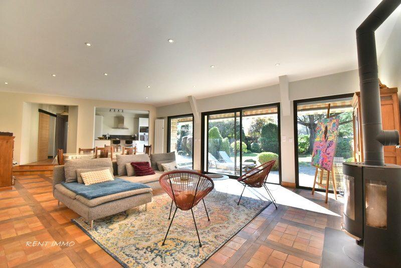 Maison traditionnelle - 210 m² - 9 pièces