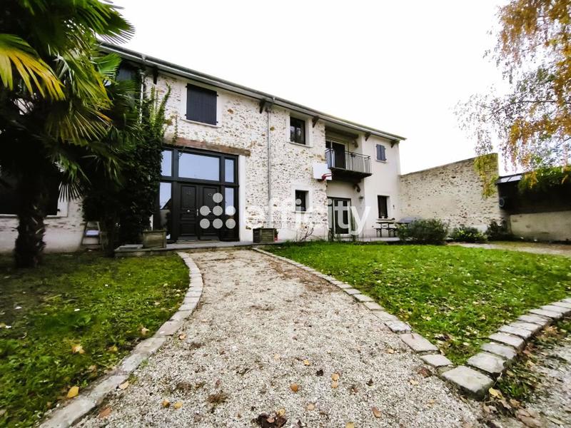 Maison de village - 237 m² - 8 pièces